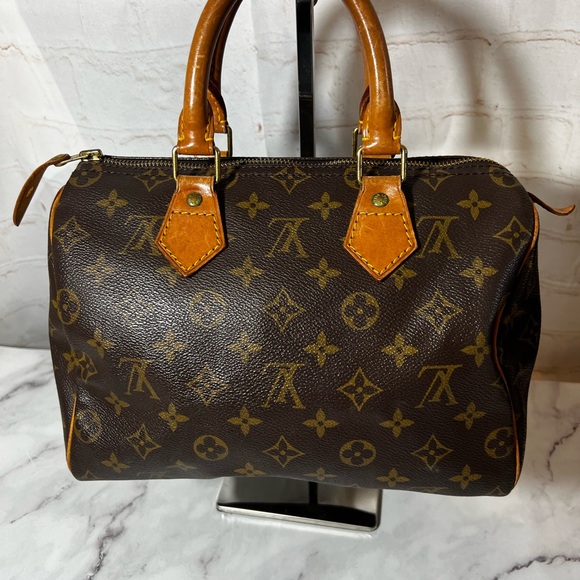 EUC Louis Vuitton Monogram Speedy 25 - Picture 3 of 15